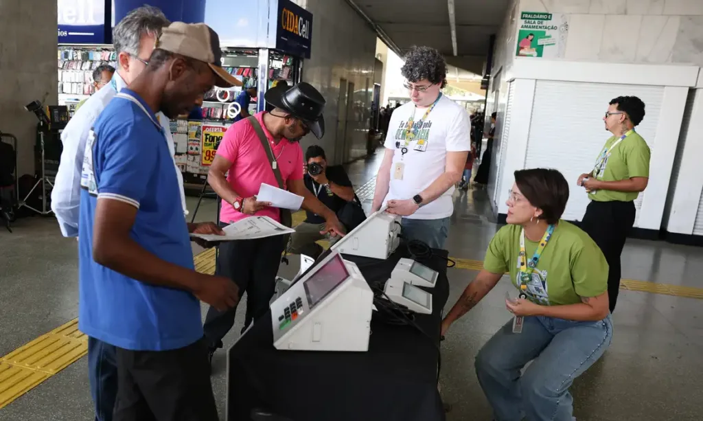 Prazo para solicitar voto em trânsito termina nesta quinta-feira.