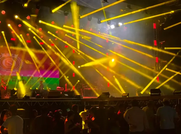 Fãs chegam cedo para garantir lugar no show de Wesley Safadão na Expoacre