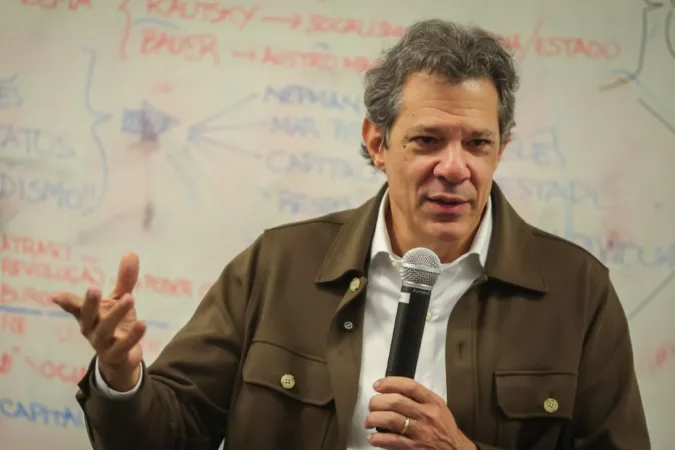 WhatsApp de motorista de Haddad relata detalhes de ação da PM: "Fui se