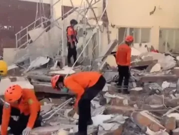 Forte terremoto destrói ilha na Indonésia, deixa 47 mortos e gera ondas de tsunami