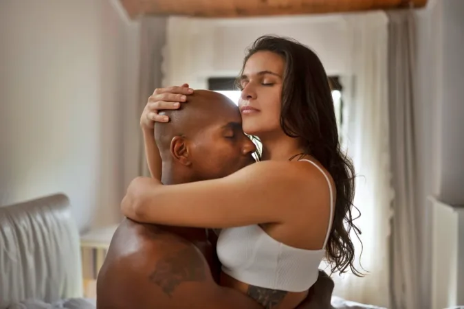 16 posições para fazer sexo romântico e recuperar a conexão com o parceiro