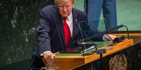 Trump rejeita limitar IA e critica governança global da tecnologia