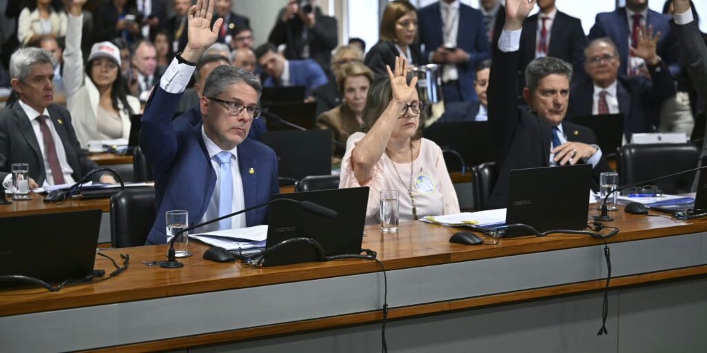 CCJ do Senado aprova texto-base da PEC da Segurança Pública