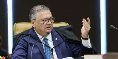 Dino e Zanin votam para julgar Moraes e Mendonça na mesma sessão