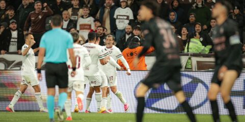 Fluminense leva susto, mas é 1º classificado à semi da Libertadores