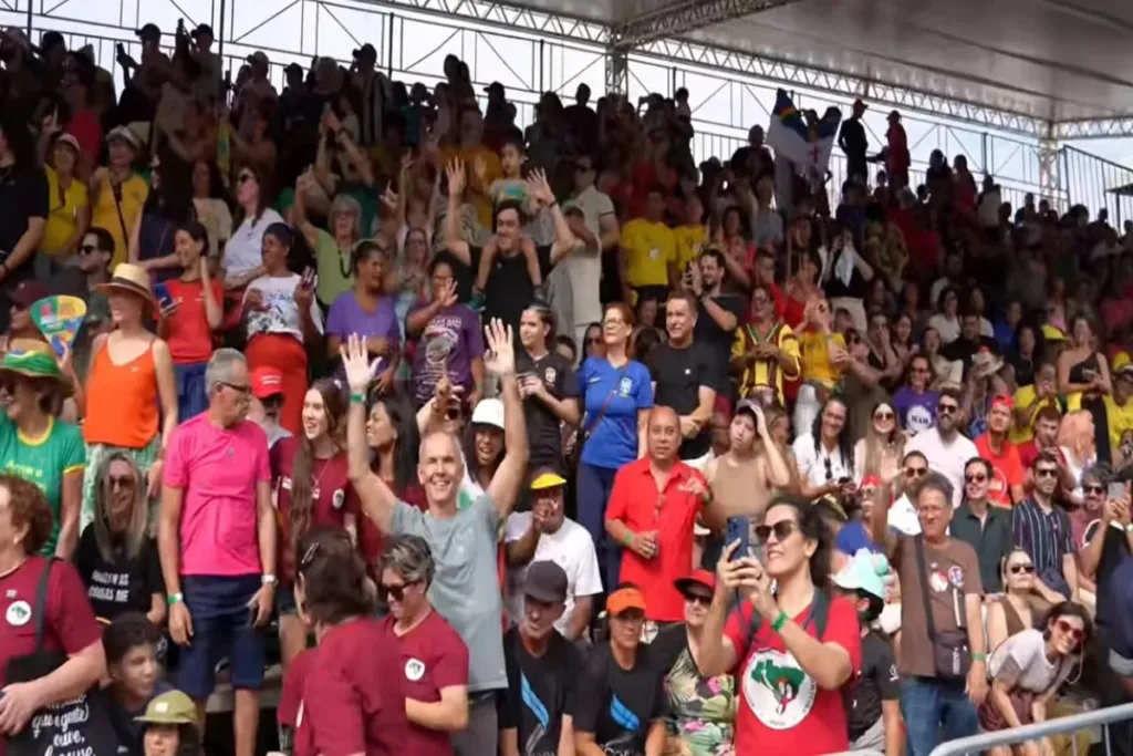 7 de Setembro: arquibancadas ficam lotadas horas após abertura dos portões