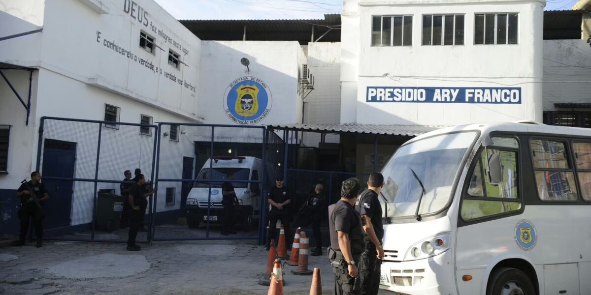 Sistema carcerário transfere bilhões em custos para famílias de presos