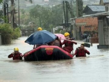 Buscas por helicóptero com Rick seguem em SC apesar de chuva e baixa visibilidade, afirma governo