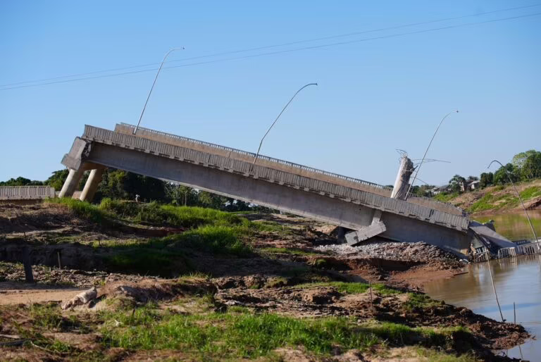 Três meses após queda de ponte em Sena Madureira, MPAC detalha investigações e exige responsabilização