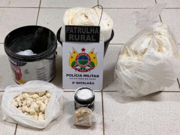 Material apreendido pela Polícia Militar em possível ponto de preparação e refino de cocaína em Sena Madureira.