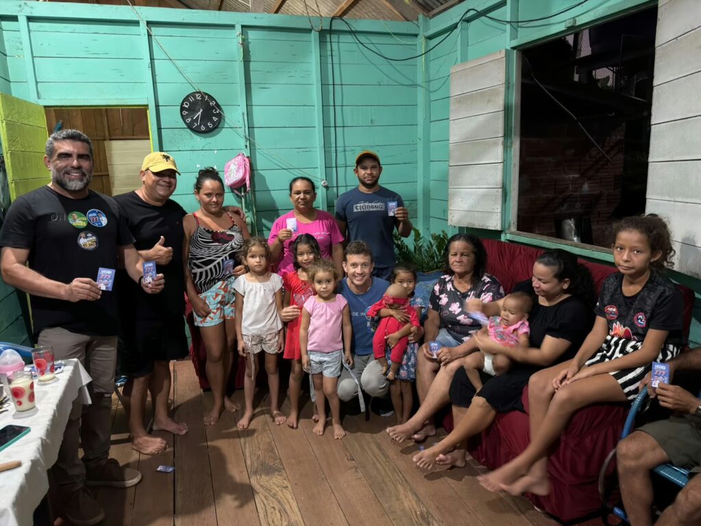 Eduardo Velloso durante agenda de campanha em Marechal Thaumaturgo.