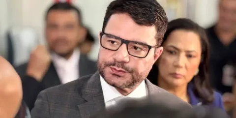 Polícia Federal realiza operação contra Gladson Cameli em Rio Branco.