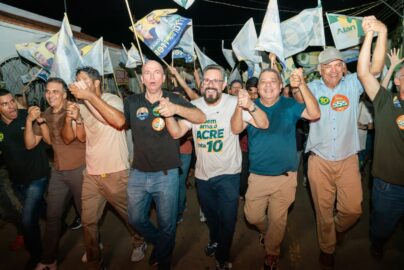 Gerlen Diniz participa de grande ato político com milhares de pessoas em Sena Madureira