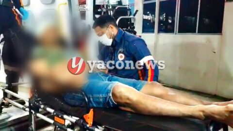 Homem ferido após discussão durante bebedeira no Bujari recebe atendimento médico.