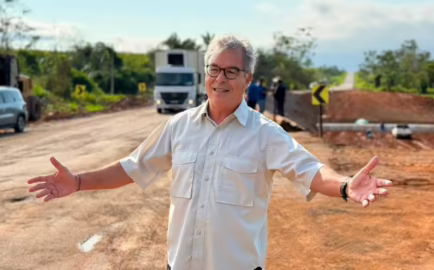Obras de recuperação de pavimento na BR-364 em Rio Branco.
