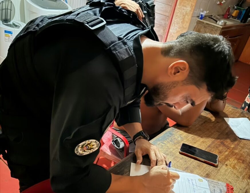 Polícia Civil faz buscas em quatro endereços durante investigação de homicídio em Cruzeiro do Sul