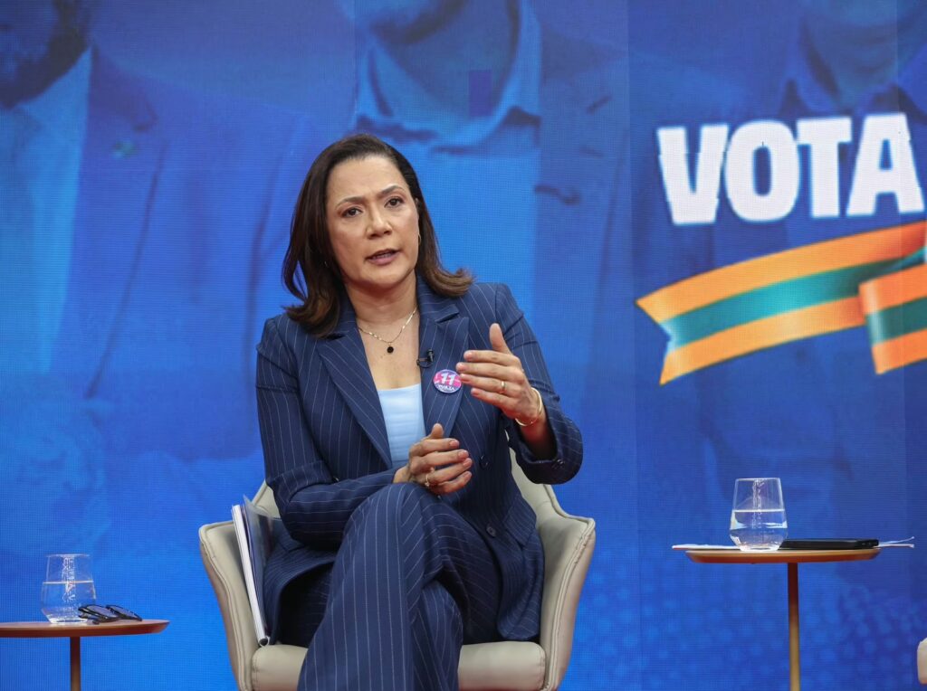 Mailza responde a críticas sobre a saúde durante debate com Thor Dantas no ac24horas
