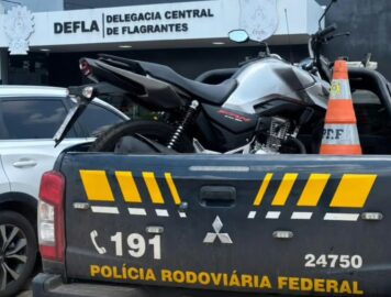 Motociclista é preso pela PRF por embriaguez na BR-364 em Rio Branco.