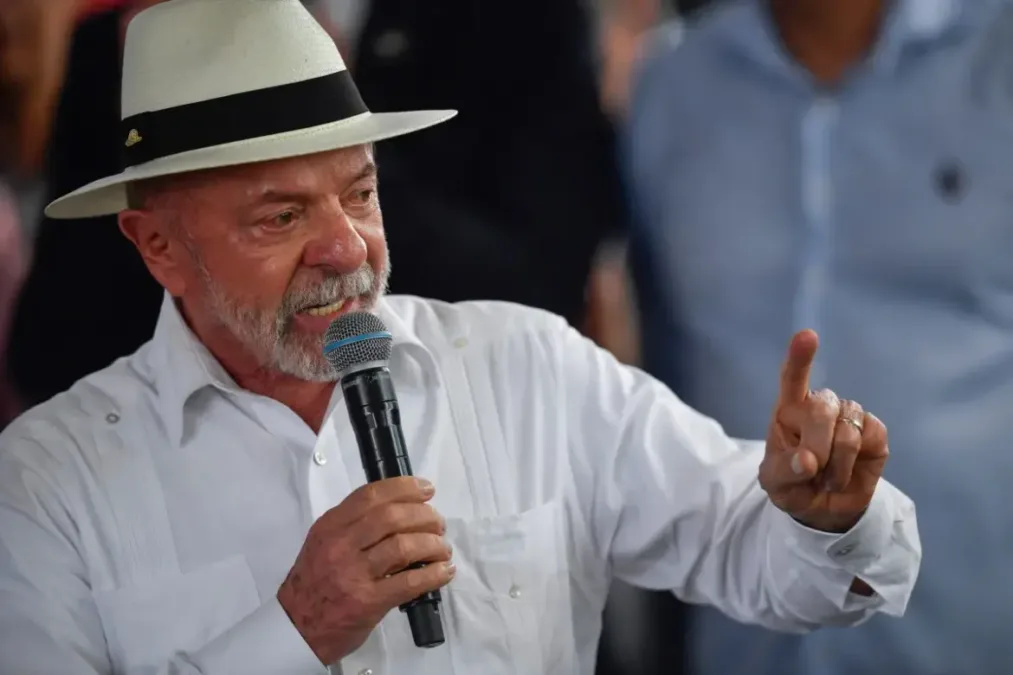 Lula quer vencer eleição para manter Bolsonaro na prisão e cita Flávio