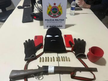 Dupla é presa com arma e munições em Rio Branco após disparos no bairro Rosa Linda.