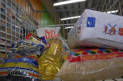 Itens da cesta básica em supermercado de Rio Branco