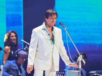 Palco preparado para show de Roberto Carlos no Parque de Exposições de Rio Branco