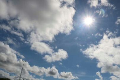 Tempo no Acre nesta sexta-feira com muito calor, sol e nuvens.