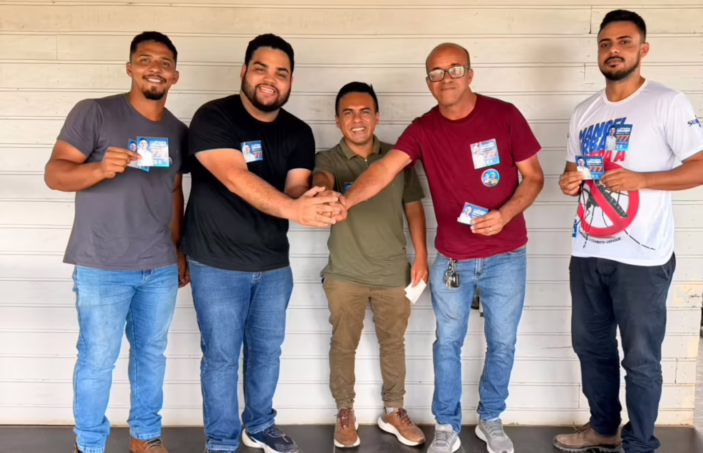 Eduardo Velloso recebe apoio do secretário de Saúde Fransuar Sardes e amplia adesões em Manoel Urbano, onde cinco dos nove vereadores já declararam apoio.