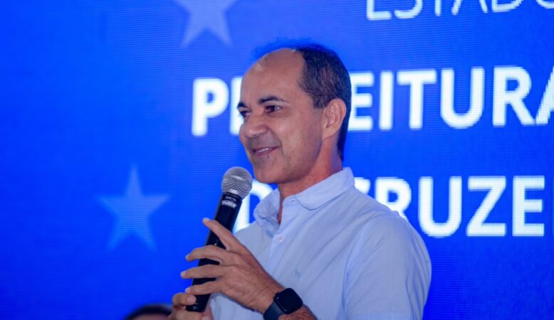 Zequinha Lima é multado pelo TCE-AC por atraso no cadastro de contratos.