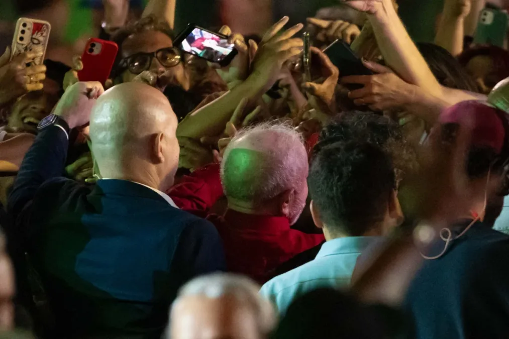 A luz está cada vez mais vermelha na campanha de Lula