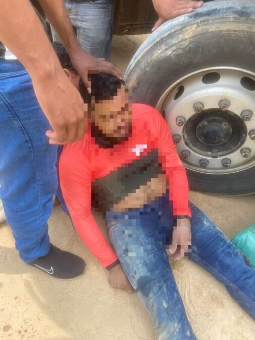 Colisão entre motocicleta e caminhão deixa duas pessoas feridas em ramal