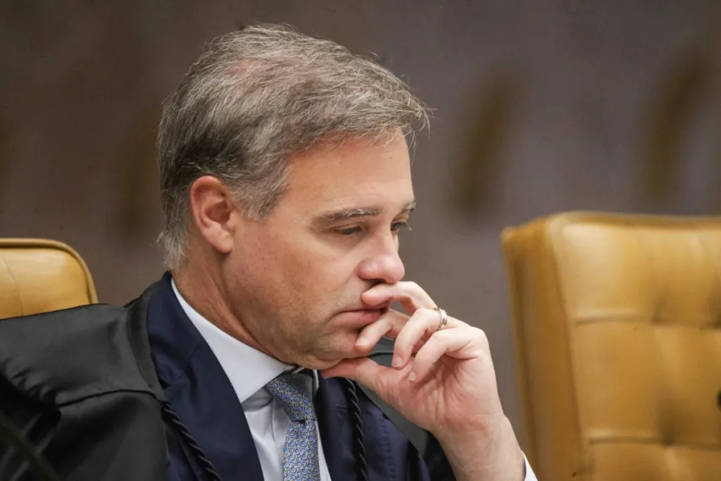 Advogado invoca “deuses infernais” e chama Mendonça de “lentíssimo relator”