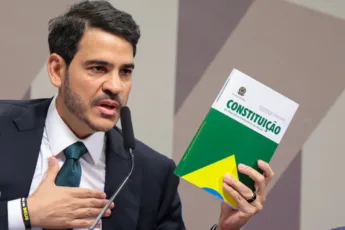 AGU diz que não tinha competência para atender pedidos da PF sobre Mendonça