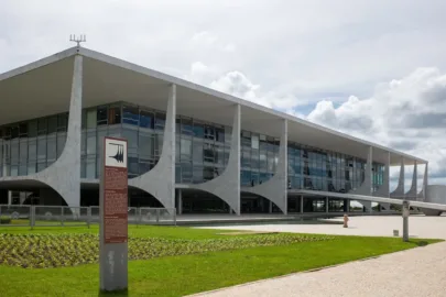 Ala do Planalto quer ministros na linha de frente das críticas a Moraes