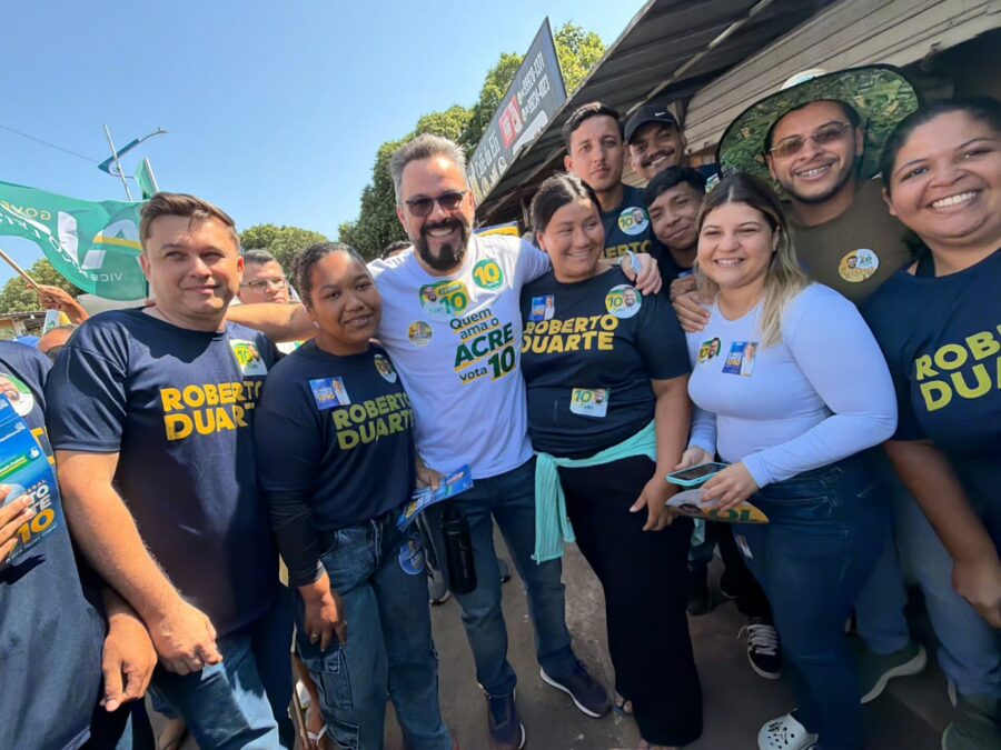 Alan Rick no comércio do Manoel Julião reforça parceria com pequenos empreendedores