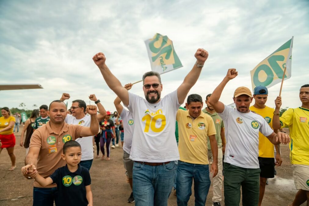 Alan Rick é recebido com festa em Porto Walter, destaca entregas e reafirma compromisso com estrada e produtores