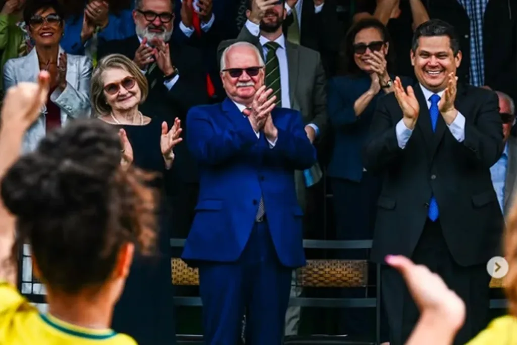 Alcolumbre prega união enquanto é pressionado por impeachment de Moraes