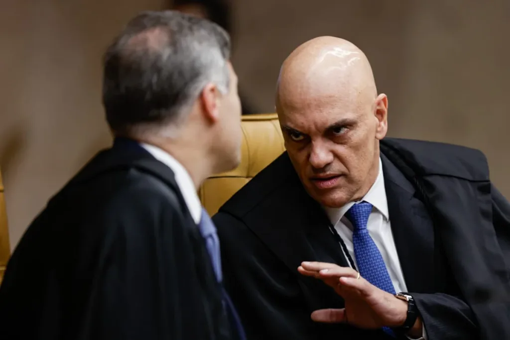 Alexandre de Moraes e André Mendonça teriam discutido no STF após investigação da PF