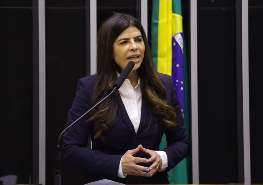 TRE nega candidatura de Antônia Lúcia ao cargo de deputada federal no Acre