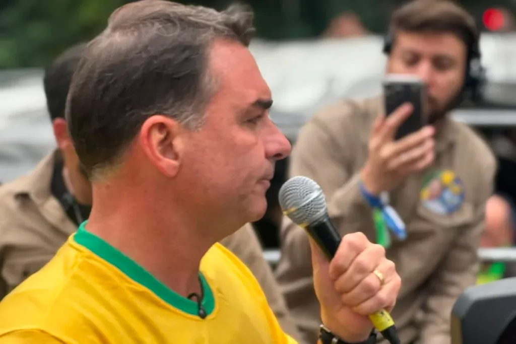 Ao medir força em SP, Flávio não tem mobilização esperada pelo bolsonarismo