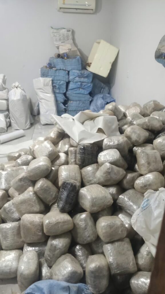 Drogas apreendidas em bunker localizado por forças de segurança do Acre e Rondônia em Ariquemes