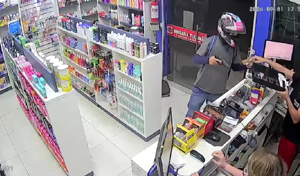 Homem armado rende caixa de drogaria em Rio Branco e foge com dinheiro