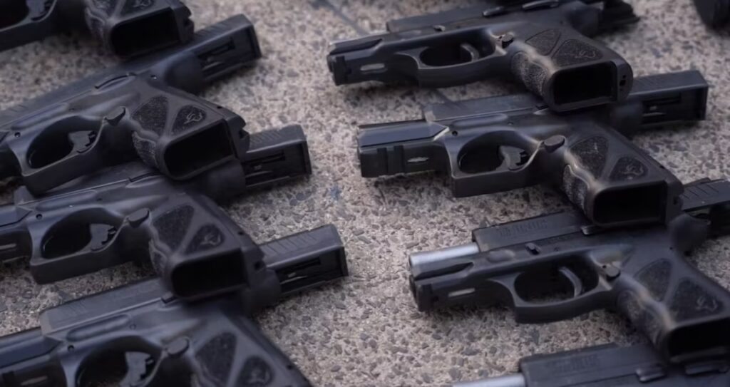 Feminicídios crescem 86% segundo dados do ISP; mais de 4 mil armas são apreendidas