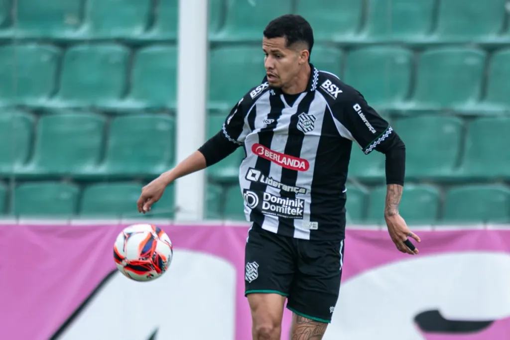 Atacante do Figueirense perde gol inacreditável na Copa Santa Catarina