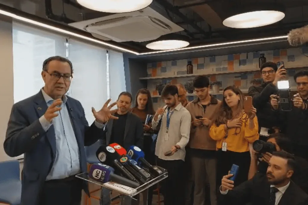 Augusto Cury comemora 3° lugar na Quaest e cobra Moraes: “Deve se explicar”