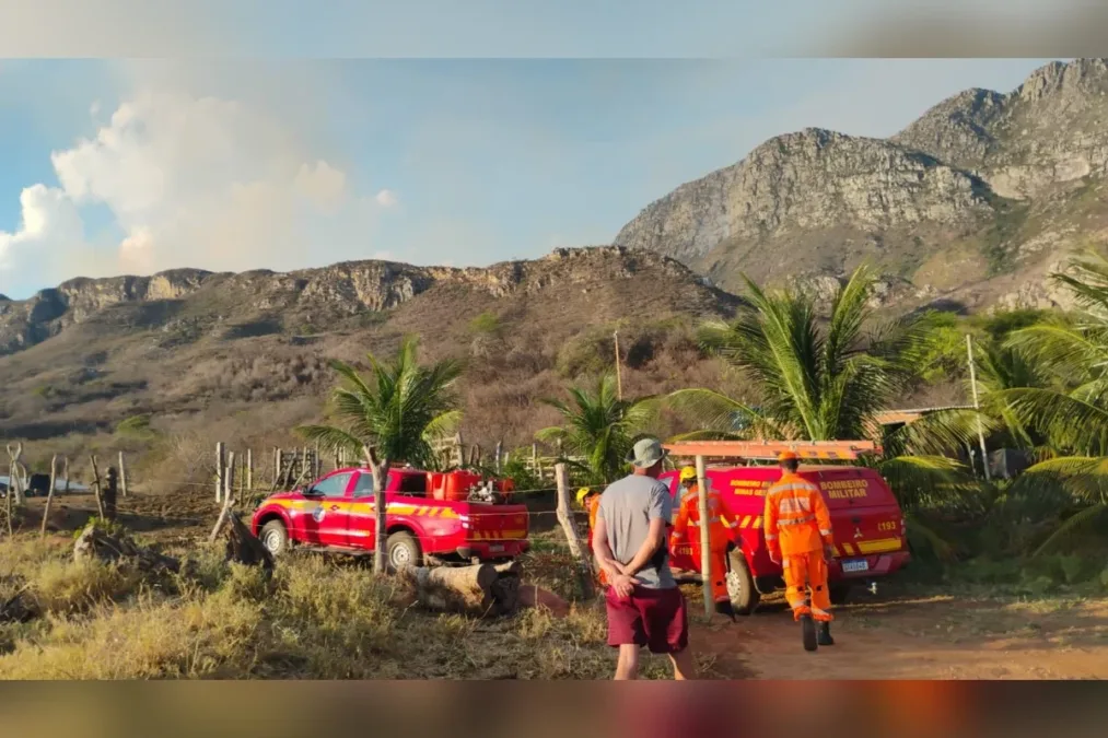 Bombeiros combatem incêndio florestal há 4 dias no Pico da Formosa, em MG