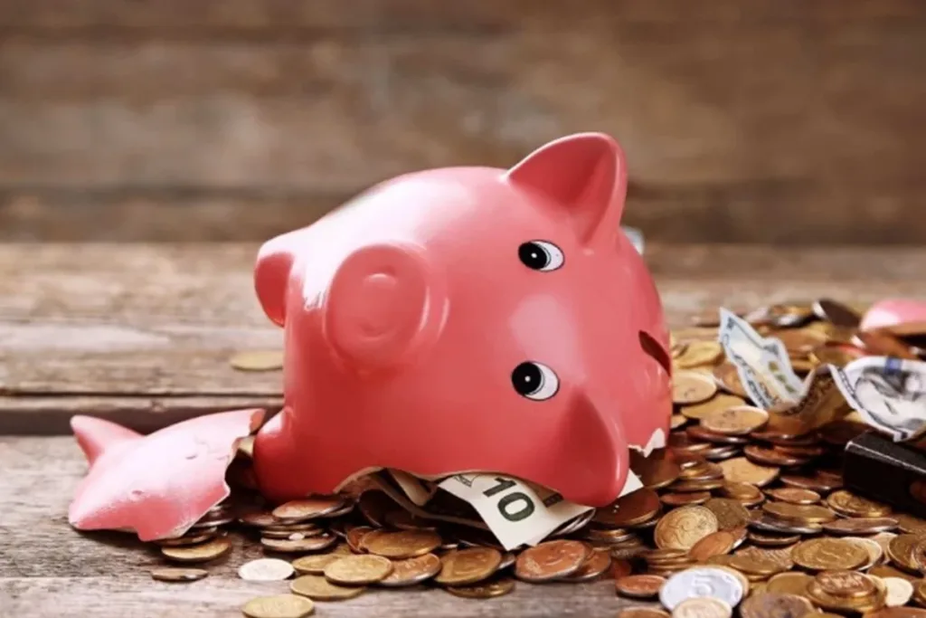 Brasileiros sacaram R$ 10,5 bilhões da poupança em agosto, diz BC