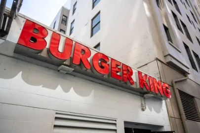 Burger King é condenado por mandar funcionária emagrecer para usar uniforme