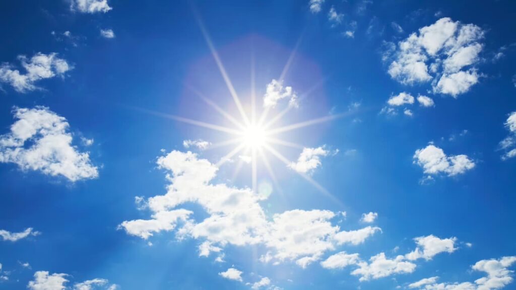 Calor ganha força no Acre nesta quinta-feira com sol entre nuvens e possibilidade de chuva rápida.
