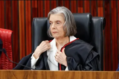 Cármen Lúcia vence prêmio de intelectual do ano no ‘Dia D’ do STF